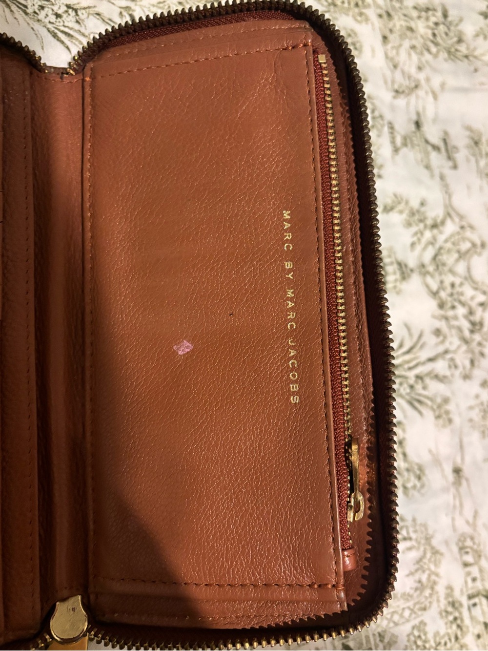 Marc by Marc Jacobs Cognac Brown Leather Zip-Around Wallet with Gold Plate - Picture 6 of 7